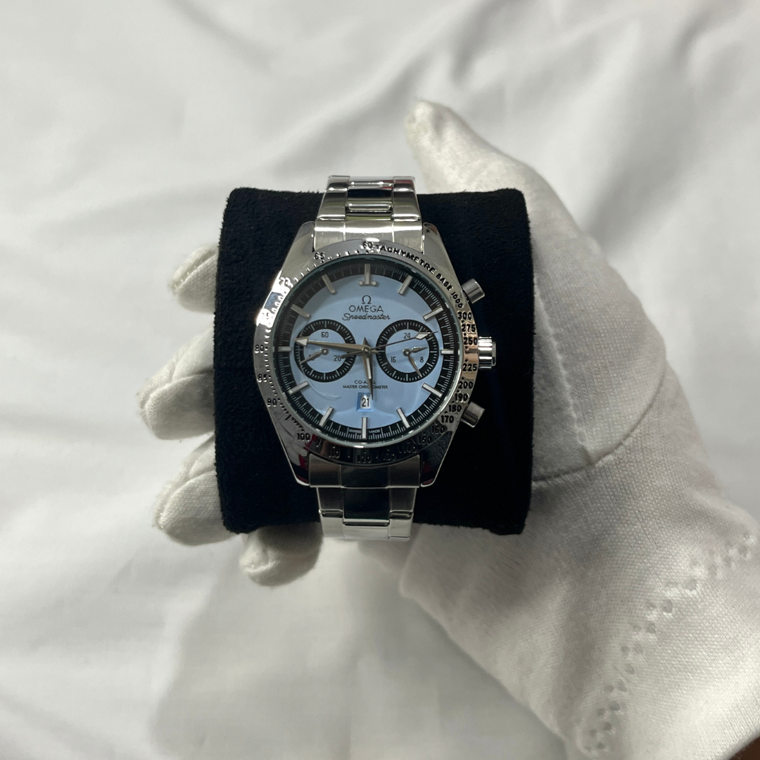 Omega et colier moon