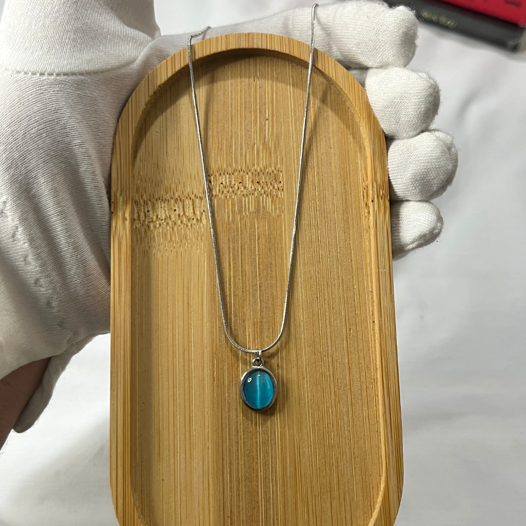 Omega et colier moon